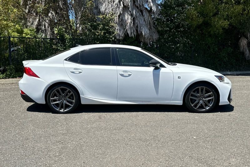 Lexus IS Vehicle Full-screen Gallery Image 02