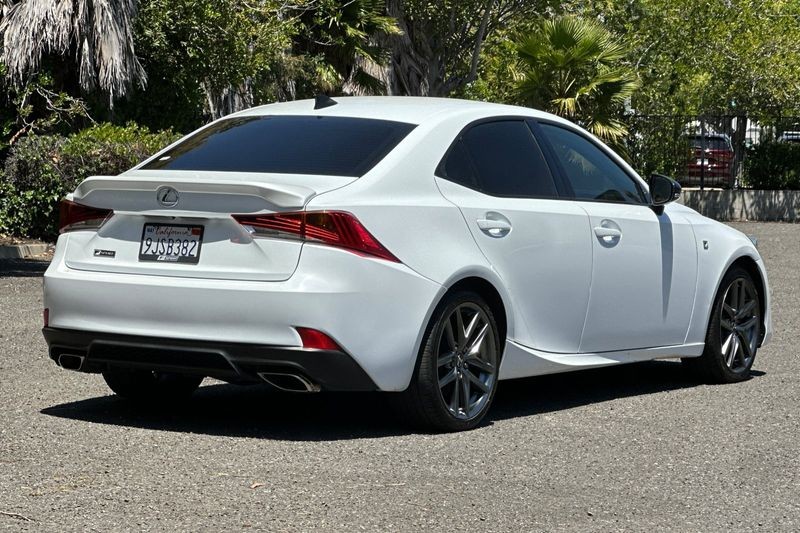 Lexus IS Vehicle Full-screen Gallery Image 03