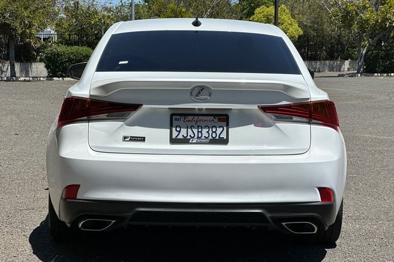 Lexus IS Vehicle Full-screen Gallery Image 04