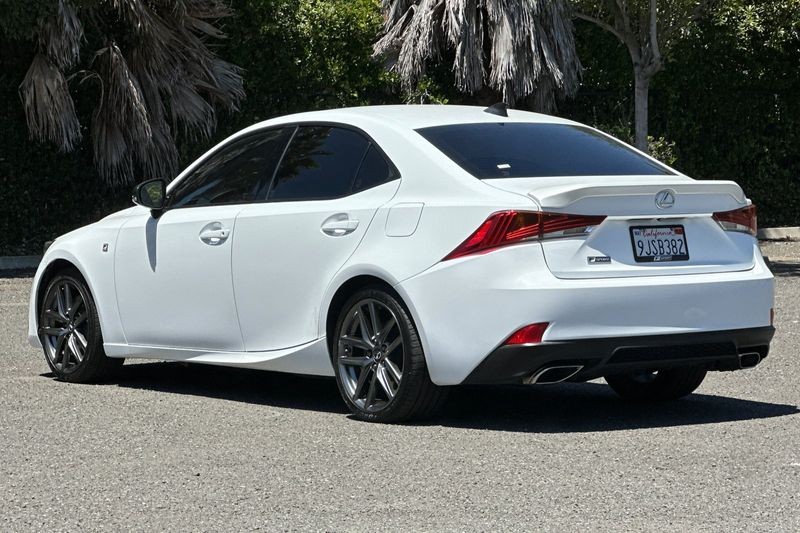 Lexus IS Vehicle Full-screen Gallery Image 05