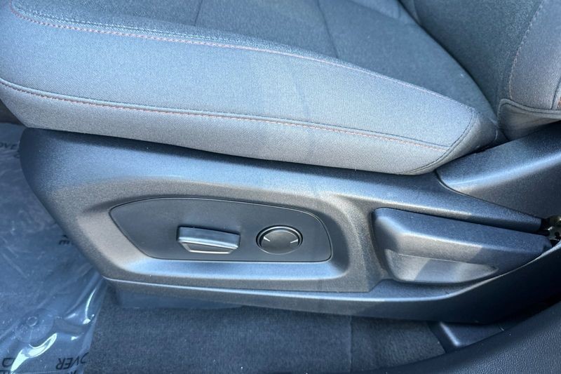 Ford Explorer Vehicle Full-screen Gallery Image 12
