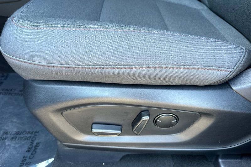 Ford Explorer Vehicle Full-screen Gallery Image 12