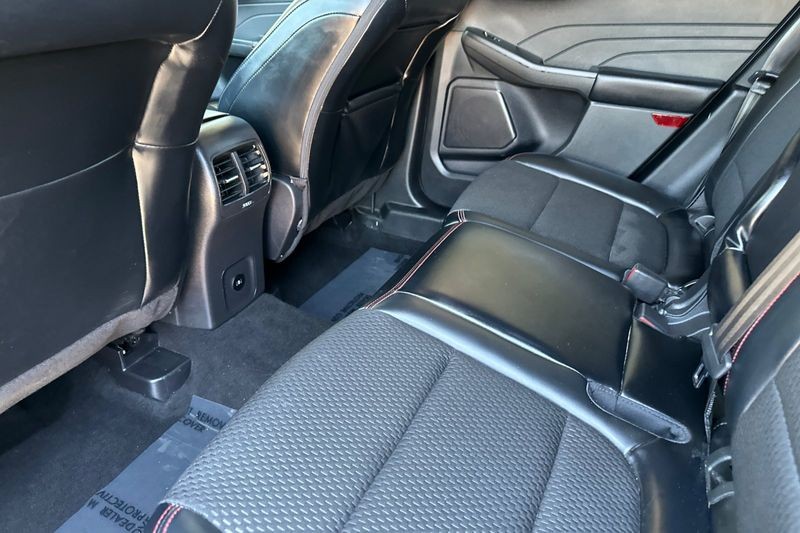 Ford Escape Vehicle Full-screen Gallery Image 14