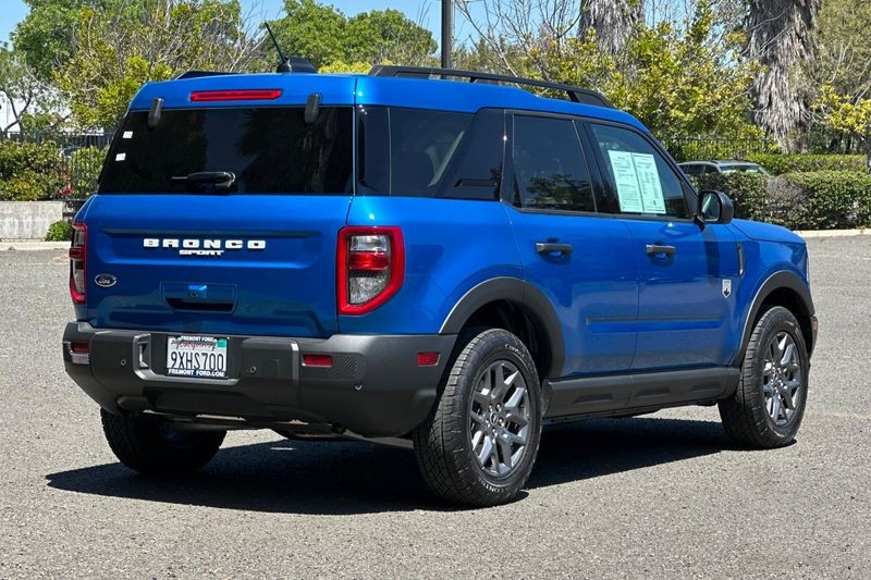 Ford Bronco Sport Vehicle Full-screen Gallery Image 03