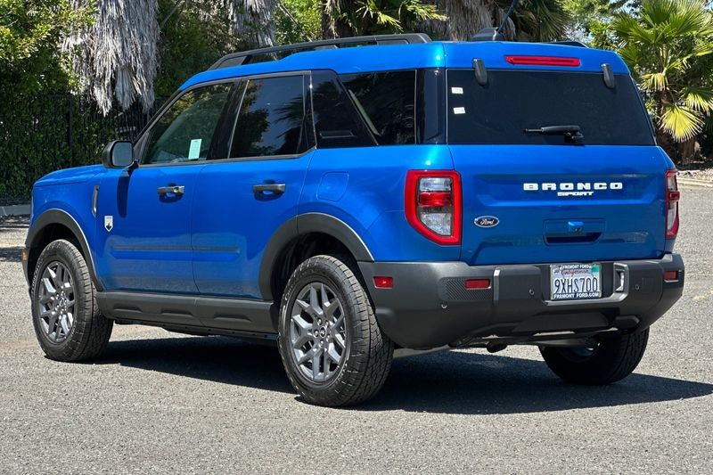 Ford Bronco Sport Vehicle Full-screen Gallery Image 05
