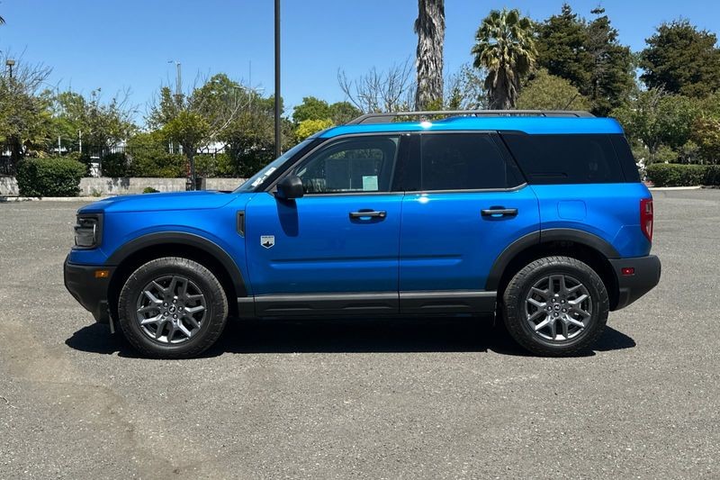 Ford Bronco Sport Vehicle Full-screen Gallery Image 06