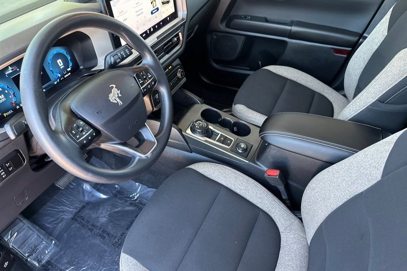Ford Bronco Sport Vehicle Full-screen Gallery Image 09