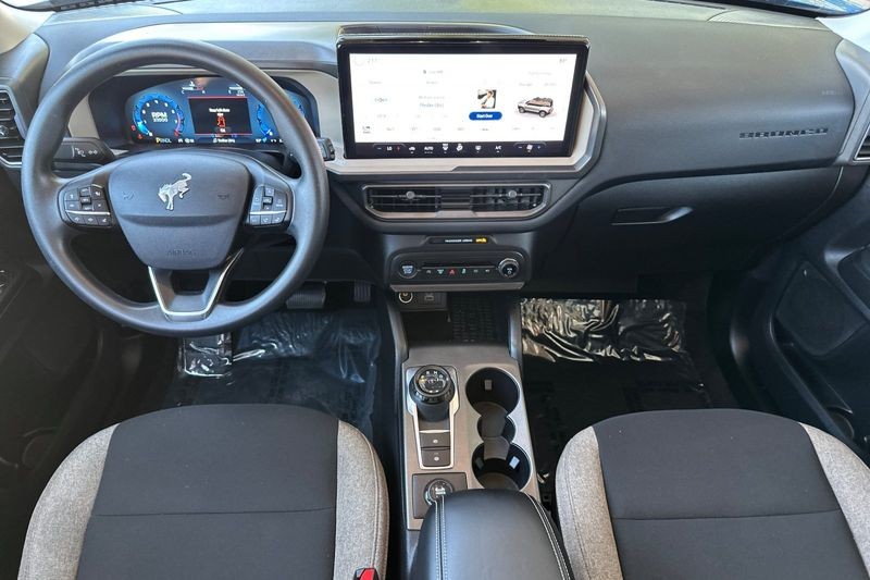 Ford Bronco Sport Vehicle Full-screen Gallery Image 14