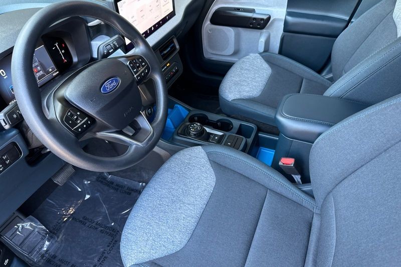 Ford Maverick Vehicle Full-screen Gallery Image 09