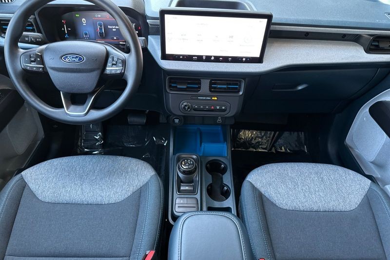 Ford Maverick Vehicle Full-screen Gallery Image 14