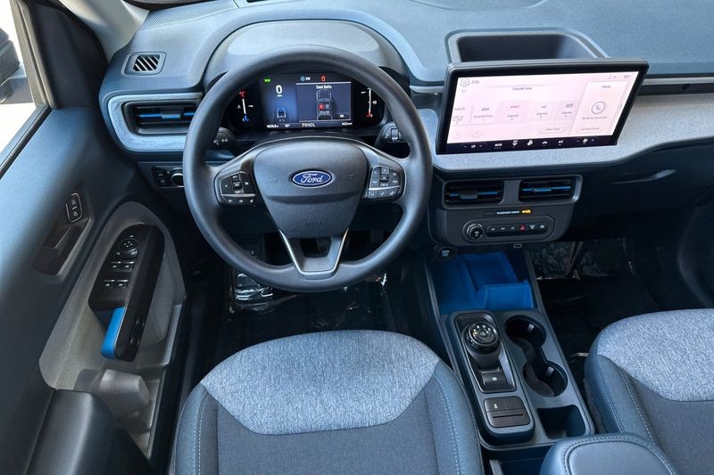 Ford Maverick Vehicle Full-screen Gallery Image 15