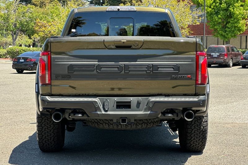 Ford F-150 Vehicle Full-screen Gallery Image 04