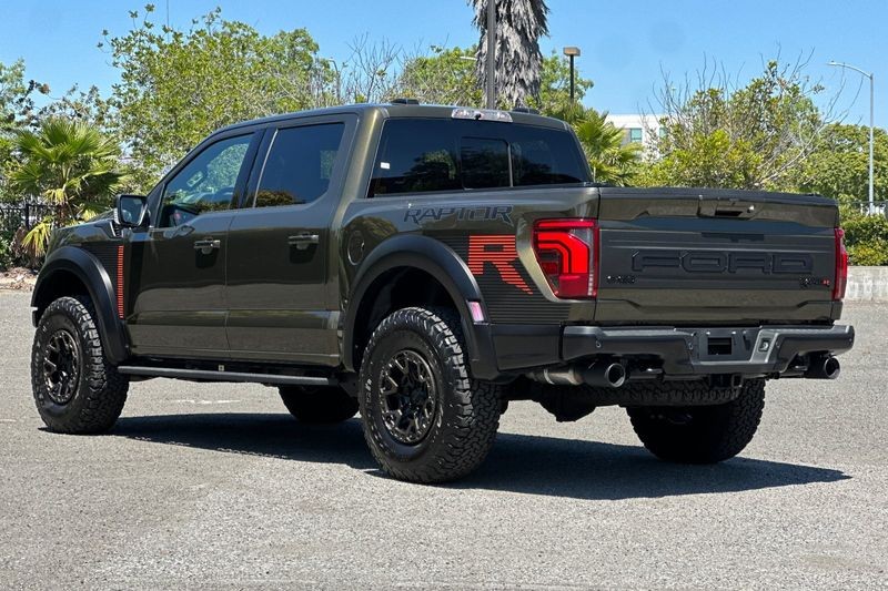 Ford F-150 Vehicle Full-screen Gallery Image 05