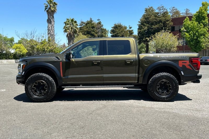 Ford F-150 Vehicle Full-screen Gallery Image 07