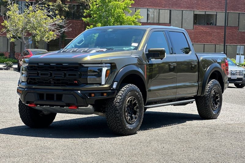Ford F-150 Vehicle Full-screen Gallery Image 08