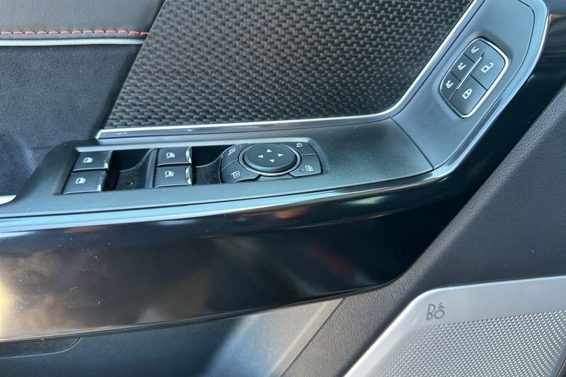 Ford F-150 Vehicle Full-screen Gallery Image 11