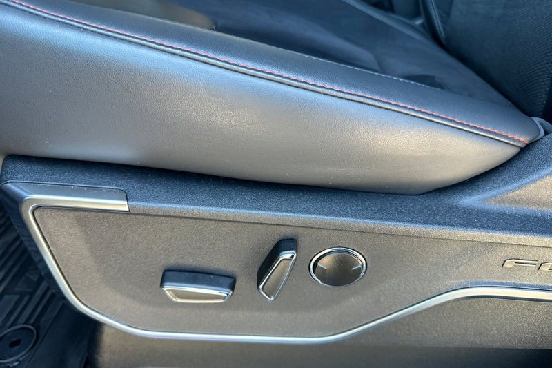 Ford F-150 Vehicle Full-screen Gallery Image 13