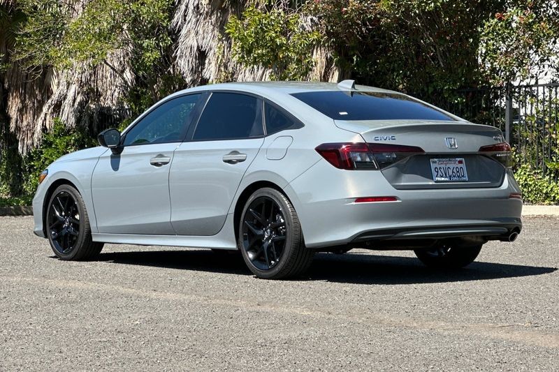 Honda Civic Vehicle Full-screen Gallery Image 05