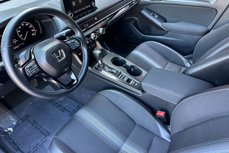 Honda Civic Vehicle Full-screen Gallery Image 10