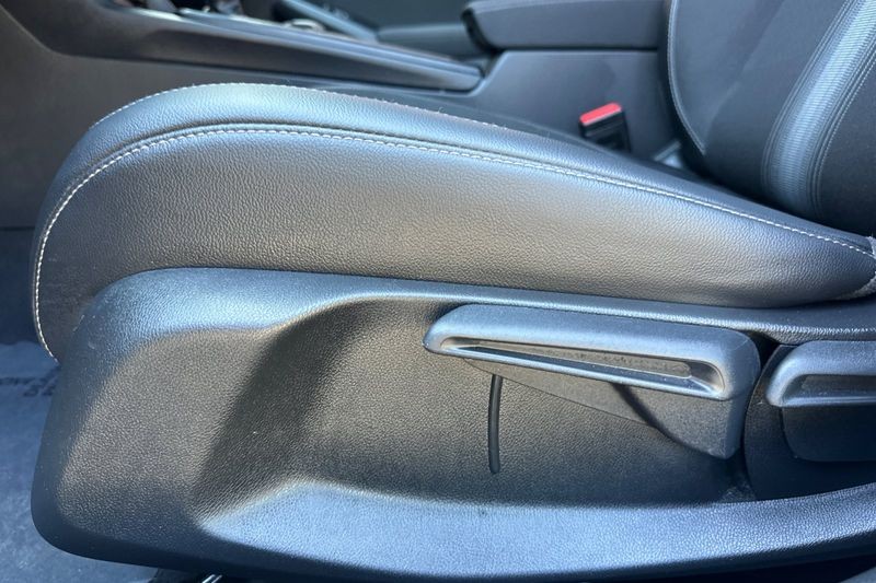 Honda Civic Vehicle Full-screen Gallery Image 13