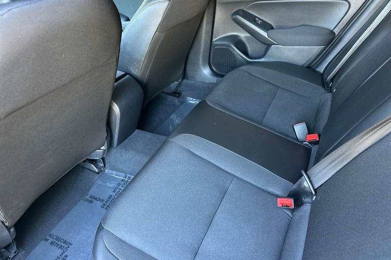 Honda Civic Vehicle Full-screen Gallery Image 14