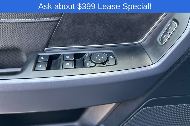 Ford F-150 Vehicle Full-screen Gallery Image 10