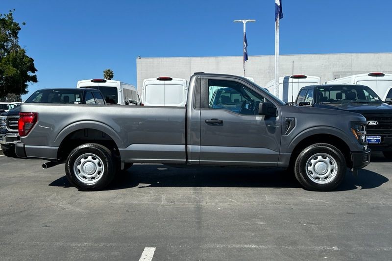 Ford F-150 Vehicle Full-screen Gallery Image 02