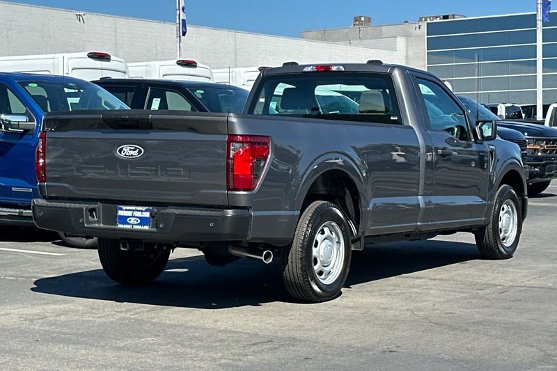 Ford F-150 Vehicle Full-screen Gallery Image 03