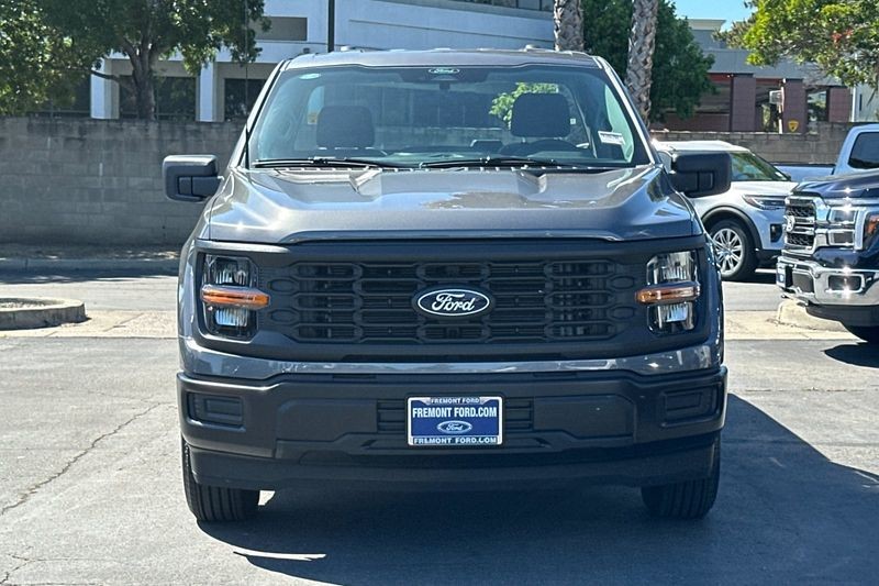 Ford F-150 Vehicle Full-screen Gallery Image 08