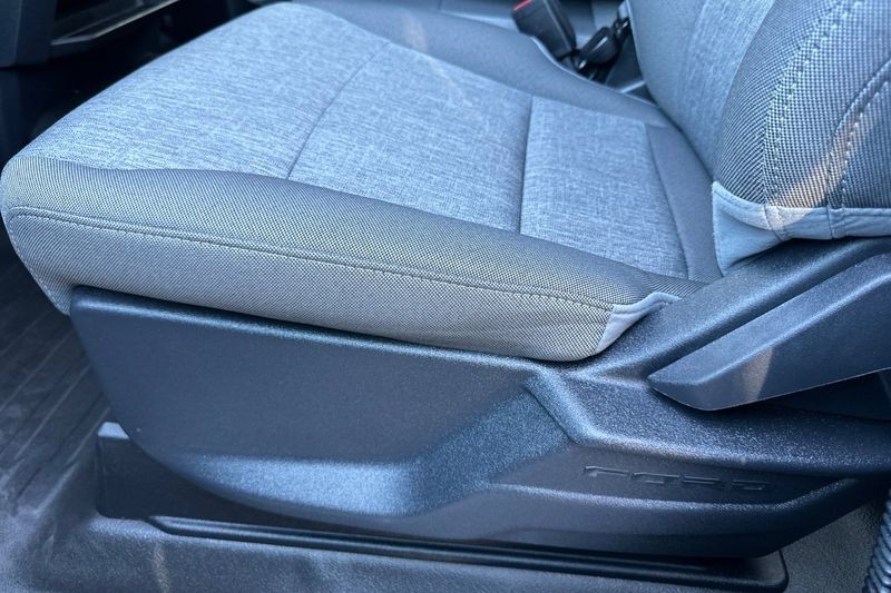 Ford F-150 Vehicle Full-screen Gallery Image 12