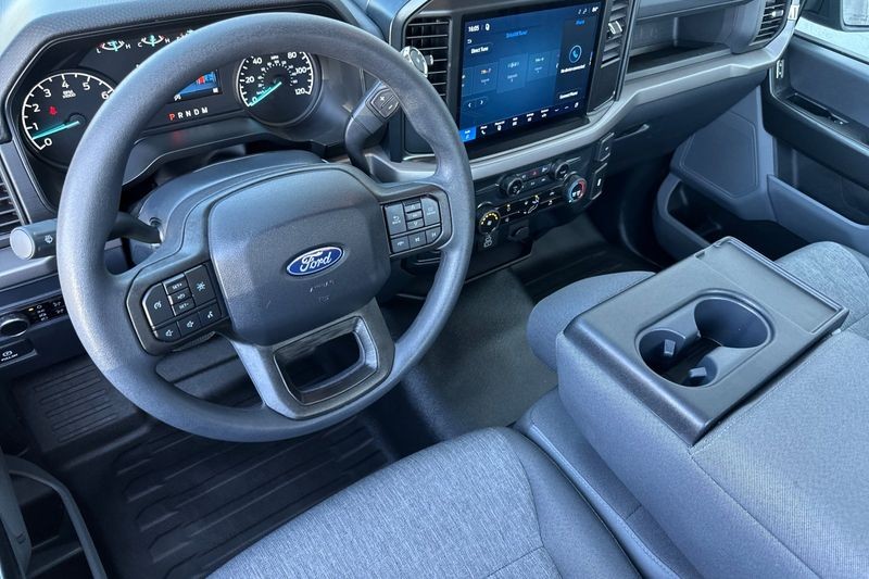 Ford F-150 Vehicle Full-screen Gallery Image 13