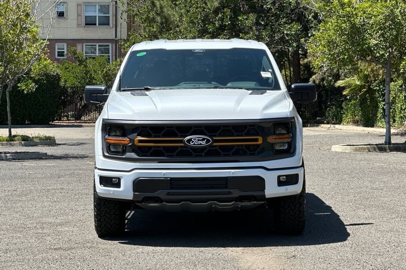 Ford F-150 Vehicle Full-screen Gallery Image 08