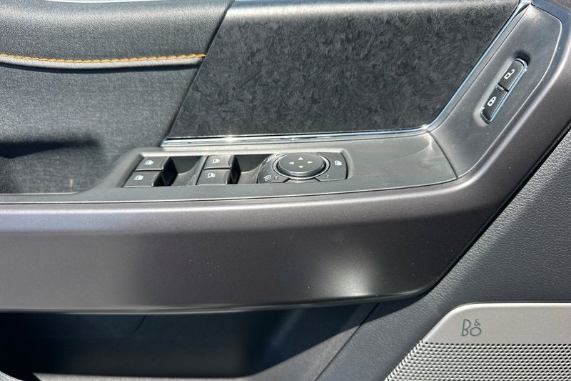 Ford F-150 Vehicle Full-screen Gallery Image 10