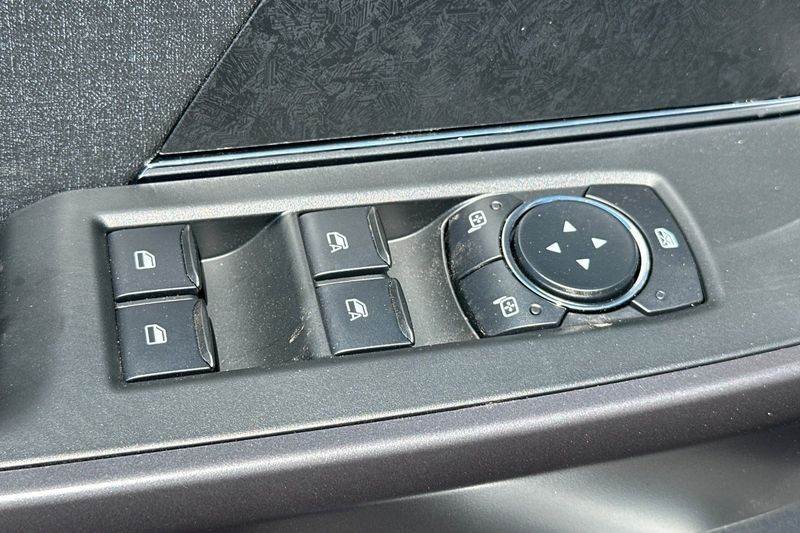 Ford F-150 Vehicle Full-screen Gallery Image 11