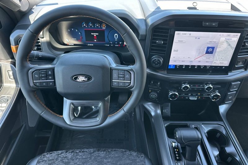 Ford F-150 Vehicle Full-screen Gallery Image 15