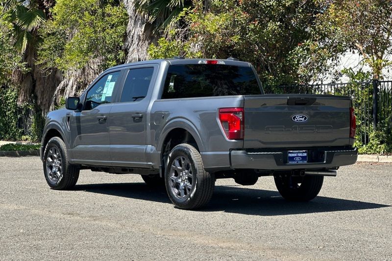 Ford F-150 Vehicle Full-screen Gallery Image 05