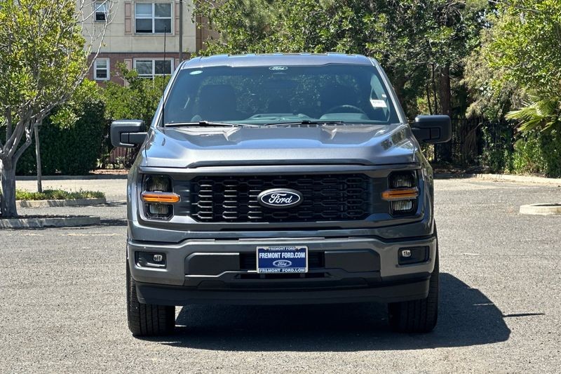 Ford F-150 Vehicle Full-screen Gallery Image 08