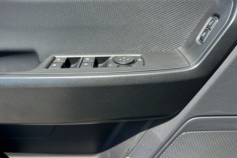 Ford F-150 Vehicle Full-screen Gallery Image 10
