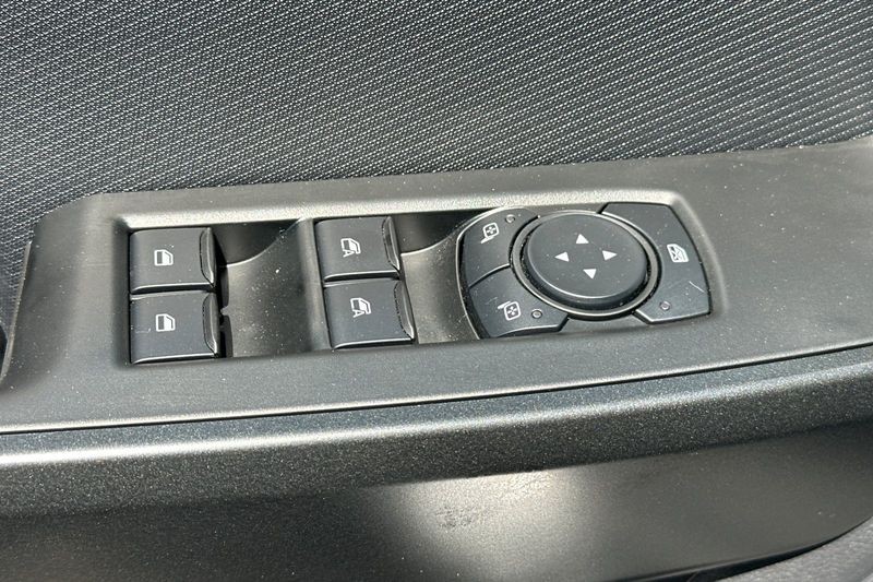 Ford F-150 Vehicle Full-screen Gallery Image 11