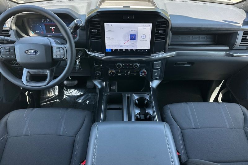 Ford F-150 Vehicle Full-screen Gallery Image 14