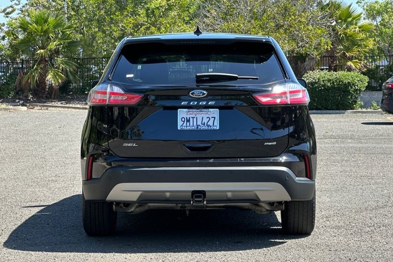 Ford Edge Vehicle Full-screen Gallery Image 04