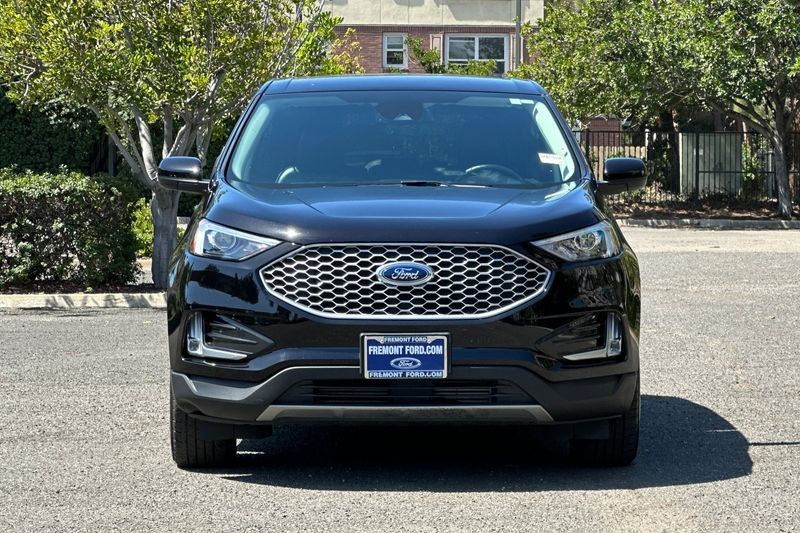 Ford Edge Vehicle Full-screen Gallery Image 09