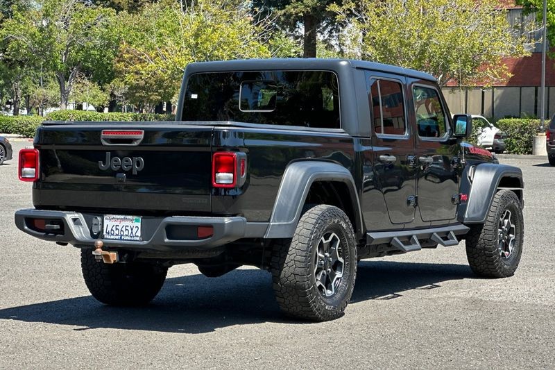 Jeep Gladiator Vehicle Full-screen Gallery Image 03