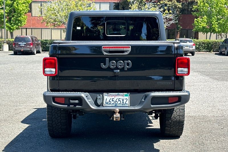 Jeep Gladiator Vehicle Full-screen Gallery Image 04