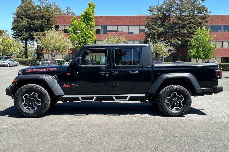 Jeep Gladiator Vehicle Full-screen Gallery Image 07