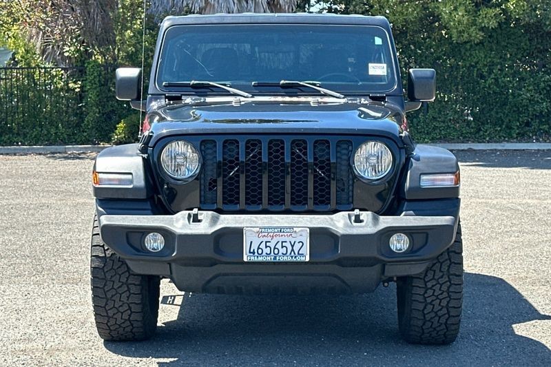Jeep Gladiator Vehicle Full-screen Gallery Image 09