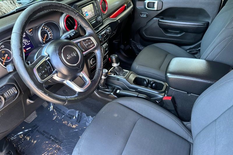 Jeep Gladiator Vehicle Full-screen Gallery Image 10