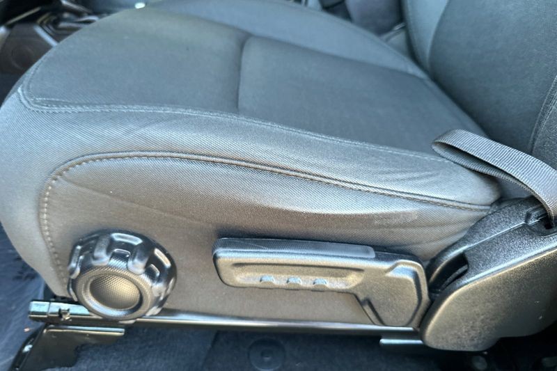 Jeep Gladiator Vehicle Full-screen Gallery Image 13