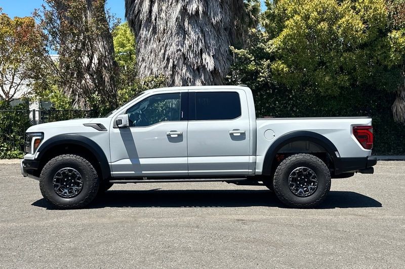 Ford F-150 Vehicle Full-screen Gallery Image 07