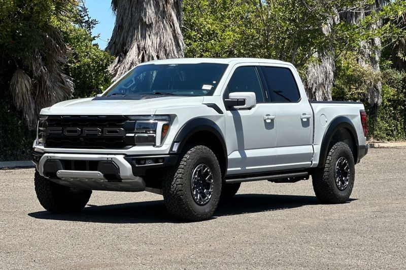 Ford F-150 Vehicle Full-screen Gallery Image 08